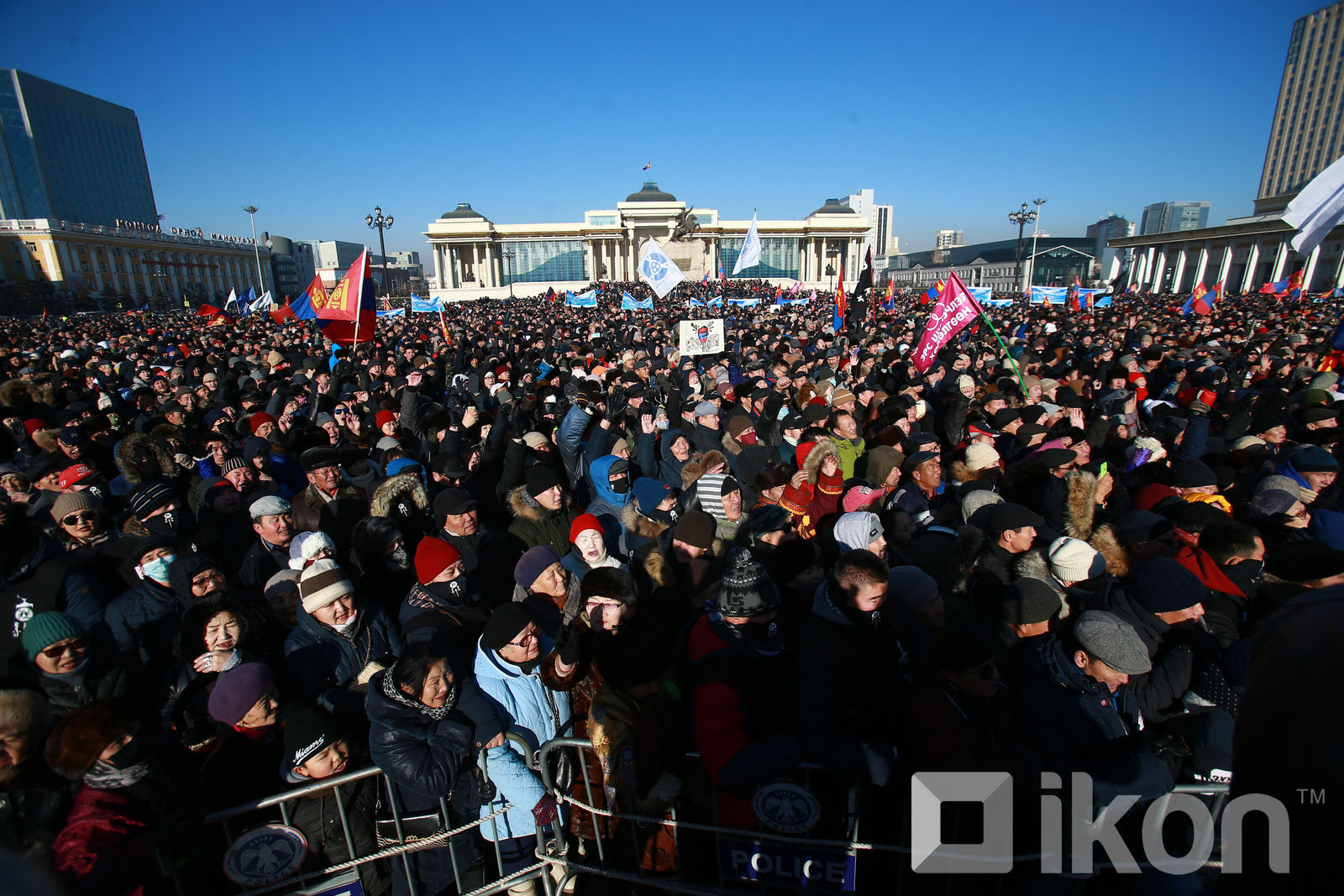 Төв талбайд МАНАН-гийн эсрэг ХОЁР дахь жагсаал болж байна