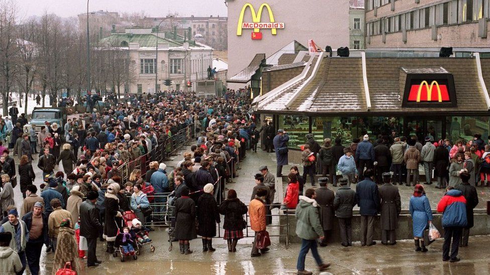 “McDonald’s” шинэ эзэн, шинэ нэртэйгээр ОХУ-д дахин нээгджээ