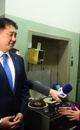 Ерөнхийлөгч Ухнаагийн Хүрэлсүх МҮОНРТ-ийн алтан сан хөмрөгийг 4К,   тоон системд шилжүүлэх төслийн нээлтэд оролцлоо.