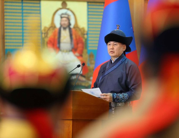 “Дэлхийн адууны өдөр”-ийн уралдаанд уясан хүлэг нь түрүүлж, айрагдсан уяачдыг шагналаа
