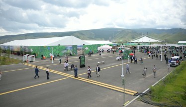 COP17 хурлын Ногоон бүсэд Улаанбаатар хот хөгжлийн төслүүдээ танилцуулж байна